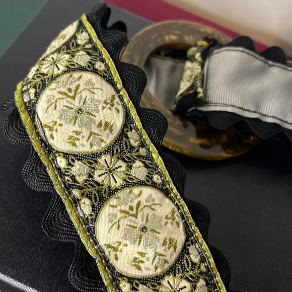 Rickety Rac Nantucket French Floral Scalloped Edge Lucite Buckle Belt Sz Medium - Picture 5 of 6